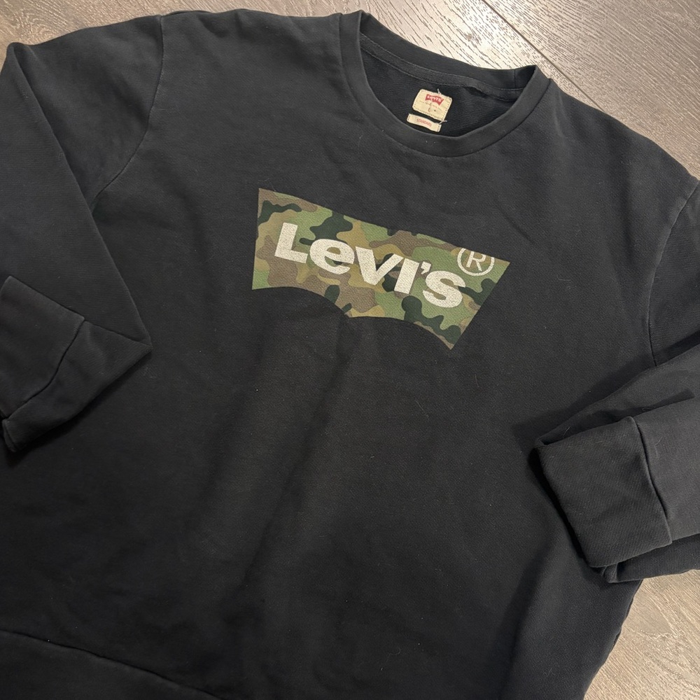Men’s Levi’s Camo Graphic Crew